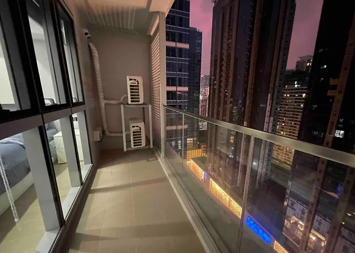 Lux 1br Uptown Parksuites Bgc 200mbps Smarttv *
