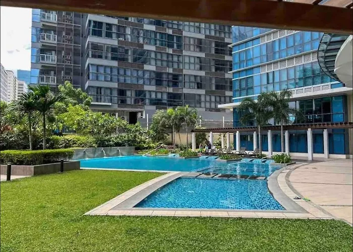 Lux 1br Uptown Parksuites Bgc 200mbps Smarttv Apartment