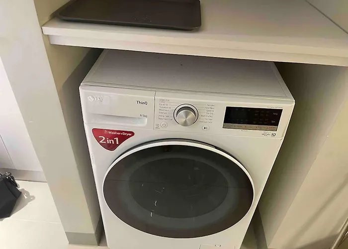 Apartment Lux 1br Uptown Parksuites Bgc 200mbps Smarttv
