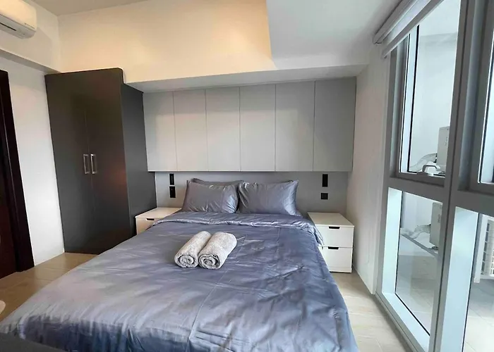Lux 1br Uptown Parksuites Bgc 200mbps Smarttv Apartment Manila