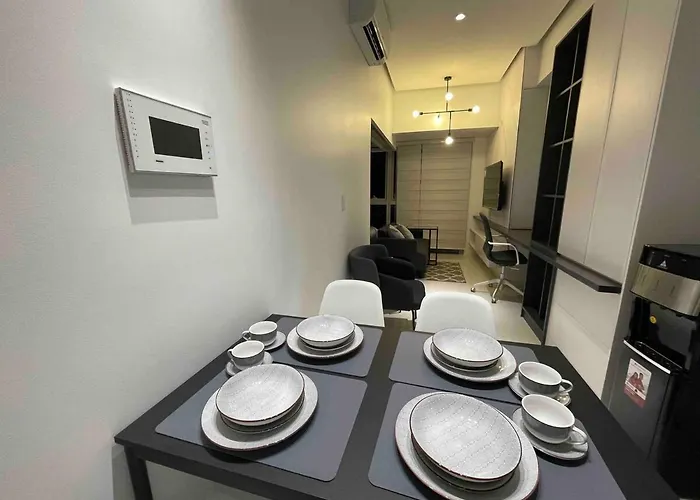Lux 1br Uptown Parksuites Bgc 200mbps Smarttv Apartment